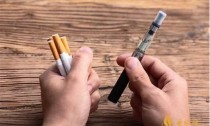 电子烟 vs. 传统香烟：四大区别揭秘！(电子烟对比传统烟)
