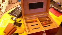 雪茄盒的维护与保养：让您的雪茄始终保持最佳状态(雪茄盒放哪里)