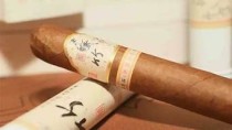 雪茄爱好者必备：手工制作雪茄盒的精湛工艺揭秘(雪茄制作工艺流程)